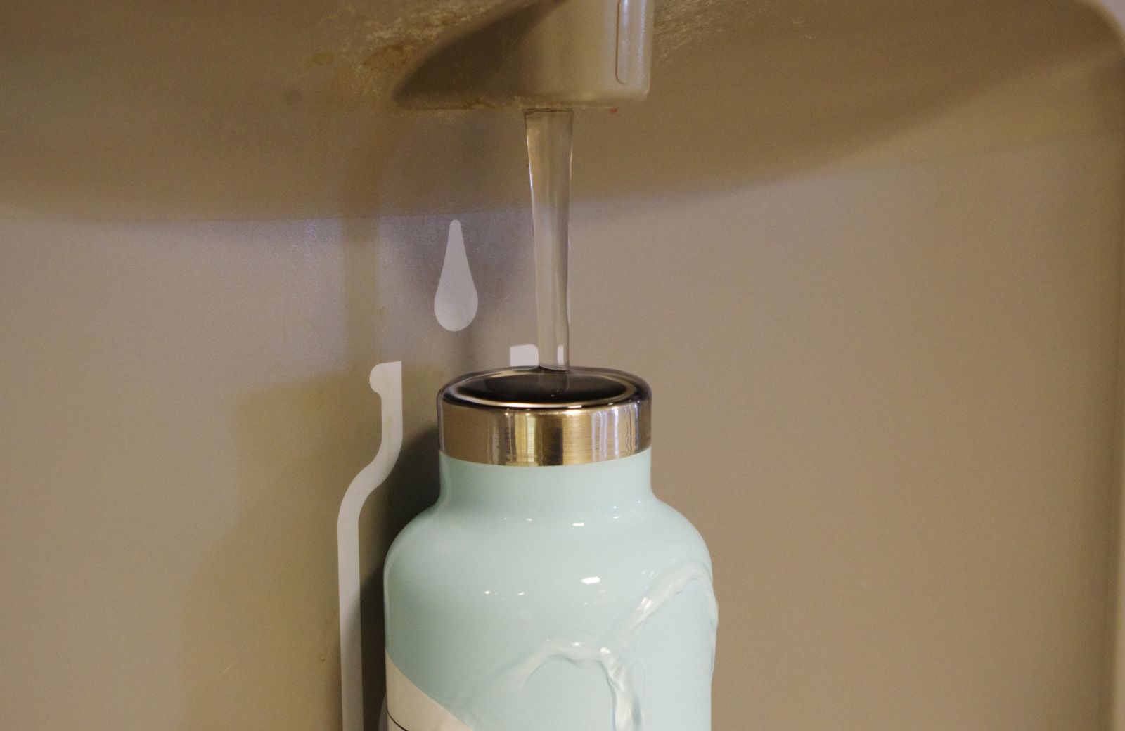 Can You Take a Hydro Flask on a Plane? (2025 TSA Guide)